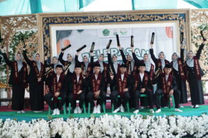 PKPPS Riyadlatul Ulum Tingkat Wustha Gelar Pelepasan Angkatan ke-2: 18 Siswa Siap Mengabdi dan Menginspirasi